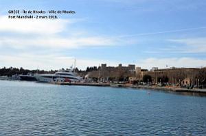 037- Rhodes ville et port d'honneur
